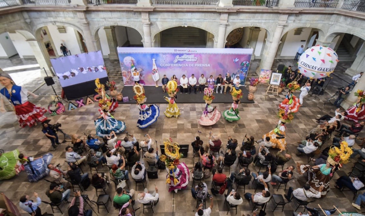 BLINDAN GUELAGUETZA PARA EVITAR SUBASTAS Y REVENTA, EL ESPECTÁCULO VUELVE A SUS ORÍGENES. DURANTE LA FIESTA SE ESPERA UNA DERRAMA DE 700 MILLONES DE PESOS Y LA VISITA DE MÁS DE 149 MIL TURISTAS