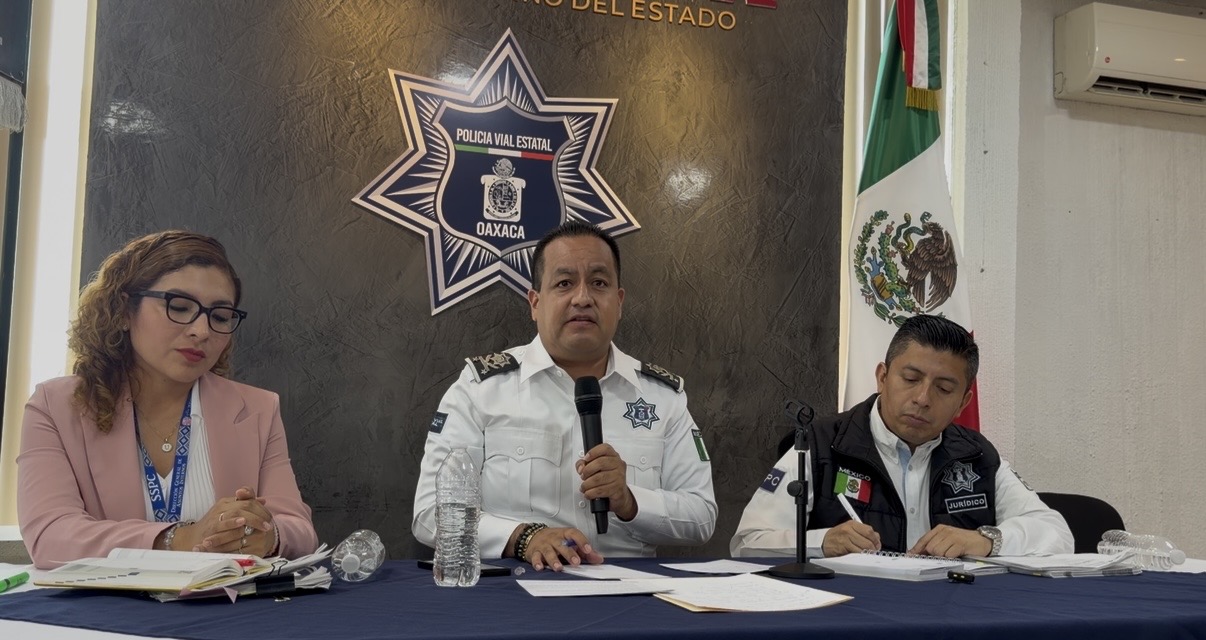 POR ESCÁNDALO EN REDES SOCIALES POR VEHÍCULO ROBADO, CESAN A 7 MANDOS Y ELEMENTOS EN LA POLICÍA VIAL DE OAXACA