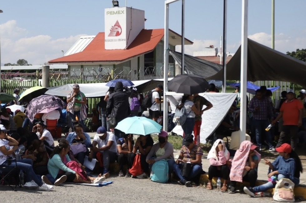 EN SEGUNDO DÍA DE PARO DE LA CNTE, ACORDONARON AEROPUERTO Y BLOQUEARAN PRINCIPAL TERMINAL DE ABASTOS DE COMBUSTIBLE EN OAXACA EN SEGUNDO DÍA DE PARO DE LA CNTE, ACORDONARON AEROPUERTO Y BLOQUEARAN PRINCIPAL TERMINAL DE ABASTOS DE COMBUSTIBLE EN OAXACA
