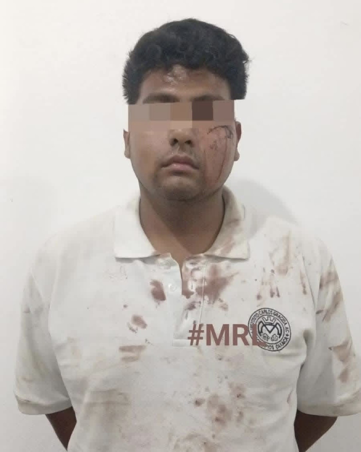 EN OAXACA SUJETO ATACA SEXUALMENTE EN LA CALLE A MADRE CON SU HIJO, ES CAPTADO EN VIDEO, Y ES DETENIDO POR VECINOS Y LA POLICÍA. EN OAXACA SUJETO ATACA SEXUALMENTE EN LA CALLE A MADRE CON SU HIJO, ES CAPTADO EN VIDEO, Y ES DETENIDO POR VECINOS Y LA POLICÍA.