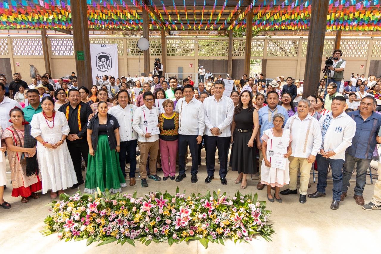Reafirma gobernador Salomón Jara su combate al plagio de artesanías y facilita su comercialización Reafirma gobernador Salomón Jara su combate al plagio de artesanías y facilita su comercialización