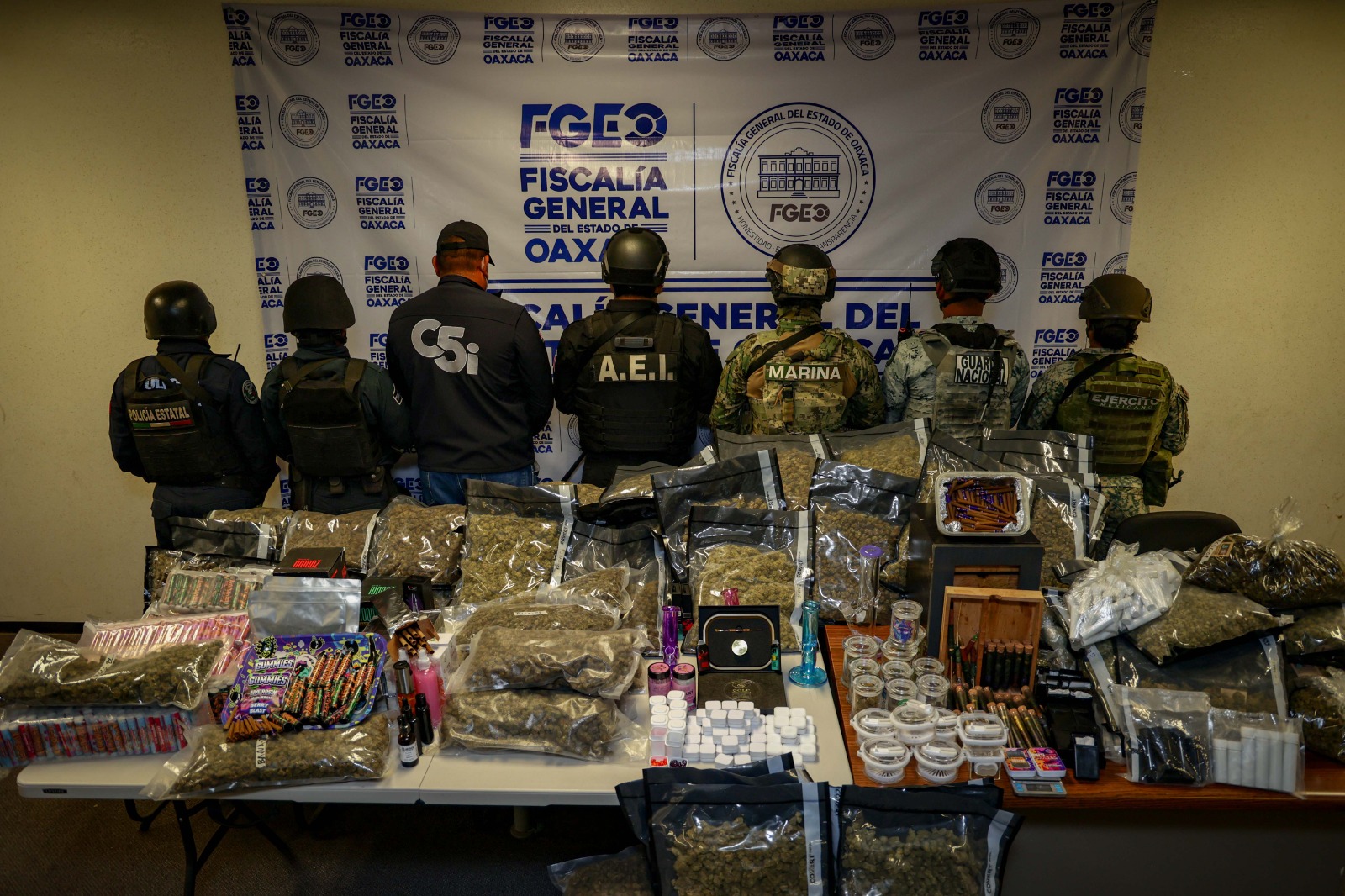 ASESTAN GOLPE AL NARCOMENUDEO EN TIENDA CANNABICA DE EXTRANJERO, Y DETIENEN A DOS MIEMBROS DE CÉLULA CRIMINAL CON DROGAS
