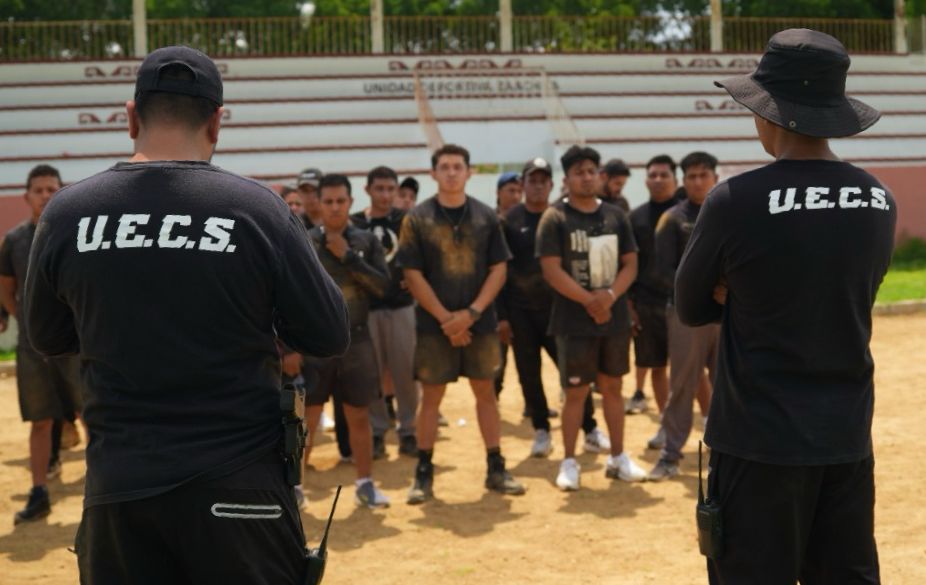 Acreditan 47 aspirantes riguroso proceso de evaluación; pasan a fase de capacitación para integrar grupo de élite de la Fiscalía de Oaxaca Acreditan 47 aspirantes riguroso proceso de evaluación; pasan a fase de capacitación para integrar grupo de élite de la Fiscalía de Oaxaca