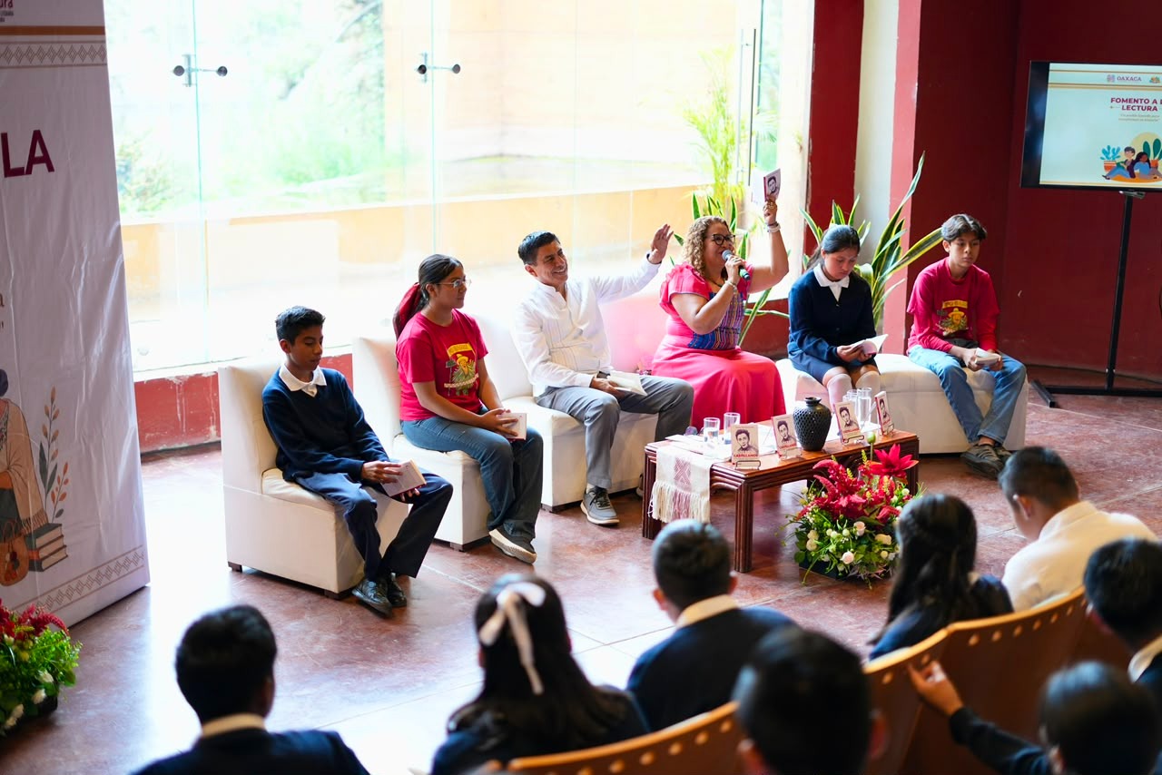 Fomenta gobernador Salomon Jara hábito de lectura entre juventudes Fomenta gobernador Salomon Jara hábito de lectura entre juventudes