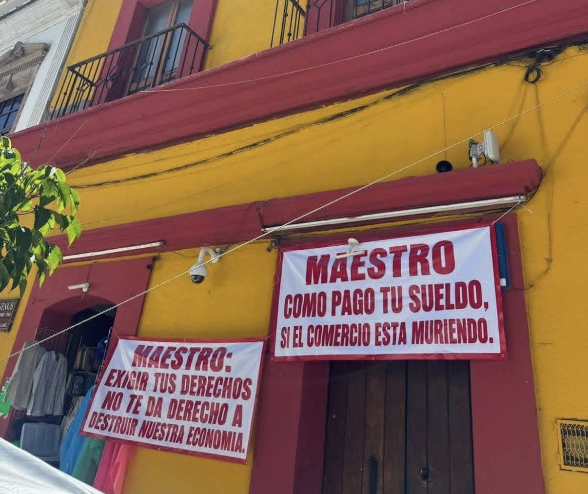 DESPLIEGAN CAMPAÑA COMERCIOS DE OAXACA PARA EXIGIR SU RETIRO DEL CENTRO Y ZÓCALO DE OAXACA, YA NO ALC ALCANZA PARA PAGAR NÓMINAS E IMPUESTOS DESPLIEGAN CAMPAÑA COMERCIOS DE OAXACA PARA EXIGIR SU RETIRO DEL CENTRO Y ZÓCALO DE OAXACA, YA NO ALC ALCANZA PARA PAGAR NÓMINAS E IMPUESTOS