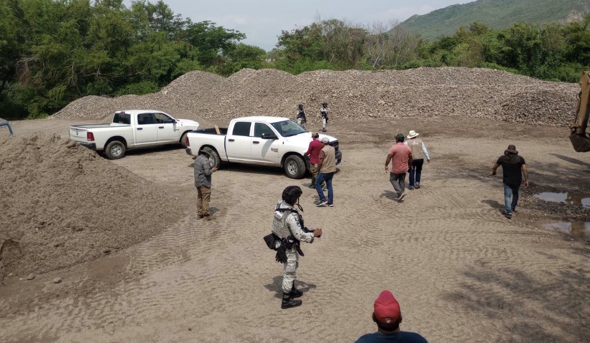Conagua y Profepa clausuran banco ilegal de extracción de material pétreo en el río Los Perros, Oaxaca Conagua y Profepa clausuran banco ilegal de extracción de material pétreo en el río Los Perros, Oaxaca