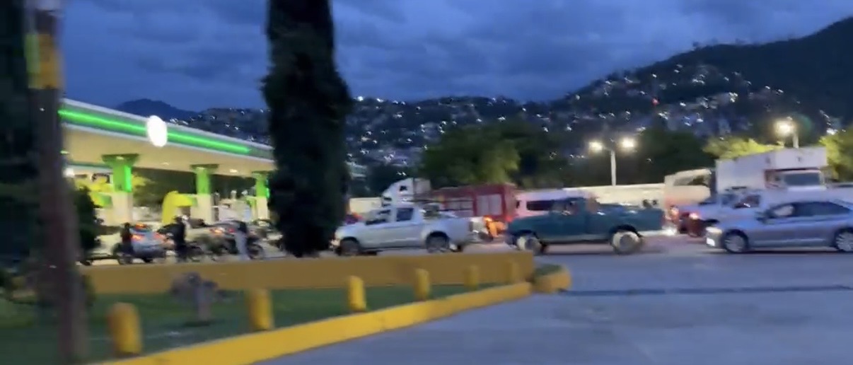 CAUSAN PROFESORES DE LA SECCIÓN 22 DE LA CNTE CRISIS ENERGÉTICA EN OAXACA, POR TOMA INDEFINIDA DE PRINCIPAL PLANTA DE ABASTO DE COMBUSTIBLE DE PEMEX CAUSAN PROFESORES DE LA SECCIÓN 22 DE LA CNTE CRISIS ENERGÉTICA EN OAXACA, POR TOMA INDEFINIDA DE PRINCIPAL PLANTA DE ABASTO DE COMBUSTIBLE DE PEMEX