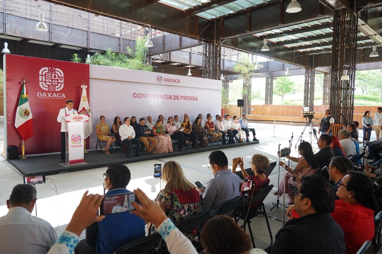 Más de 2 mil 800 millones de pesos para transformar la Zona Metropolitana de Oaxaca con obras y acciones a través de Linda Oaxaca “Sicarú Lula’ anunció el gobernador Salomon Jara Más de 2 mil 800 millones de pesos para transformar la Zona Metropolitana de Oaxaca con obras y acciones a través de Linda Oaxaca “Sicarú Lula’ anunció el gobernador Salomon Jara