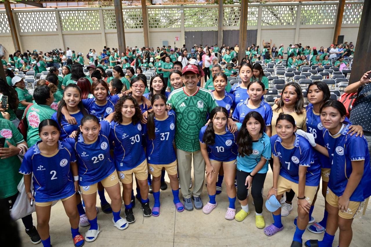 Mujeres ganan cancha en el fútbol, la Primavera Oaxaqueña las respalda Mujeres ganan cancha en el fútbol, la Primavera Oaxaqueña las respalda
