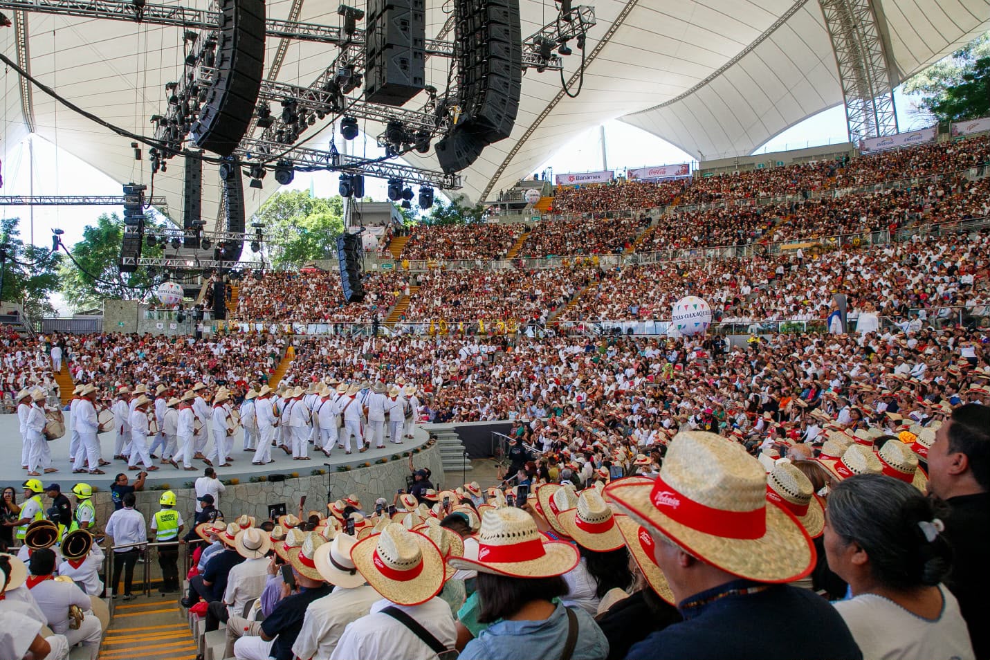 Arranca con éxito, júbilo y algarabía Primer Lunes del Cerro, la fiesta étnica más importante de Latinoamérica Arranca con éxito, júbilo y algarabía Primer Lunes del Cerro, la fiesta étnica más importante de Latinoamérica
