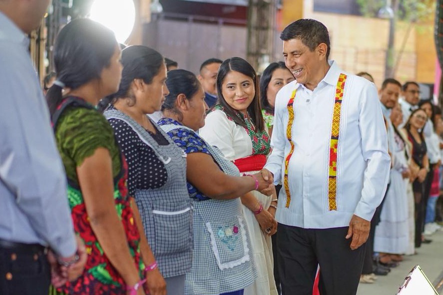 Con entrega de Tarjetas Margarita Maza, Salomón Jara fortalece el bienestar de jefas de familia de los Valles Centrales Con entrega de Tarjetas Margarita Maza, Salomón Jara fortalece el bienestar de jefas de familia de los Valles Centrales
