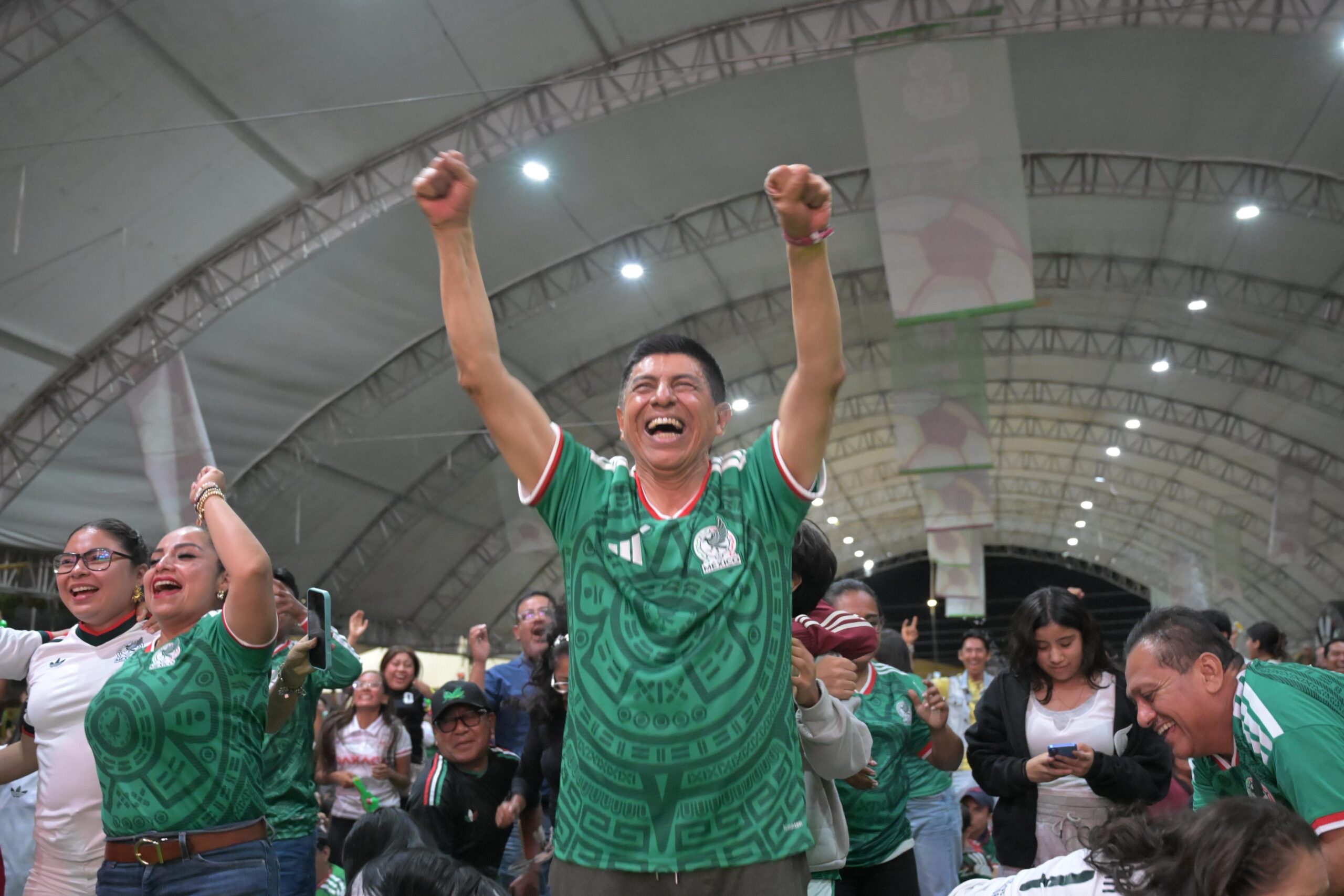Con victoria 2-0 ante Ecuador, México llega al quinto partido de una justa mundialista después de 40 años Con victoria 2-0 ante Ecuador, México llega al quinto partido de una justa mundialista después de 40 años
