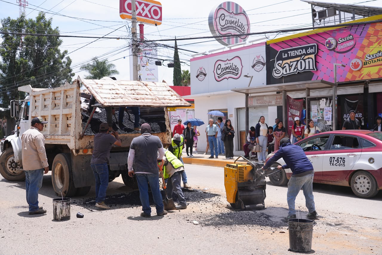 Intensifican labores de bacheo en Xoxocotlán Intensifican labores de bacheo en Xoxocotlán