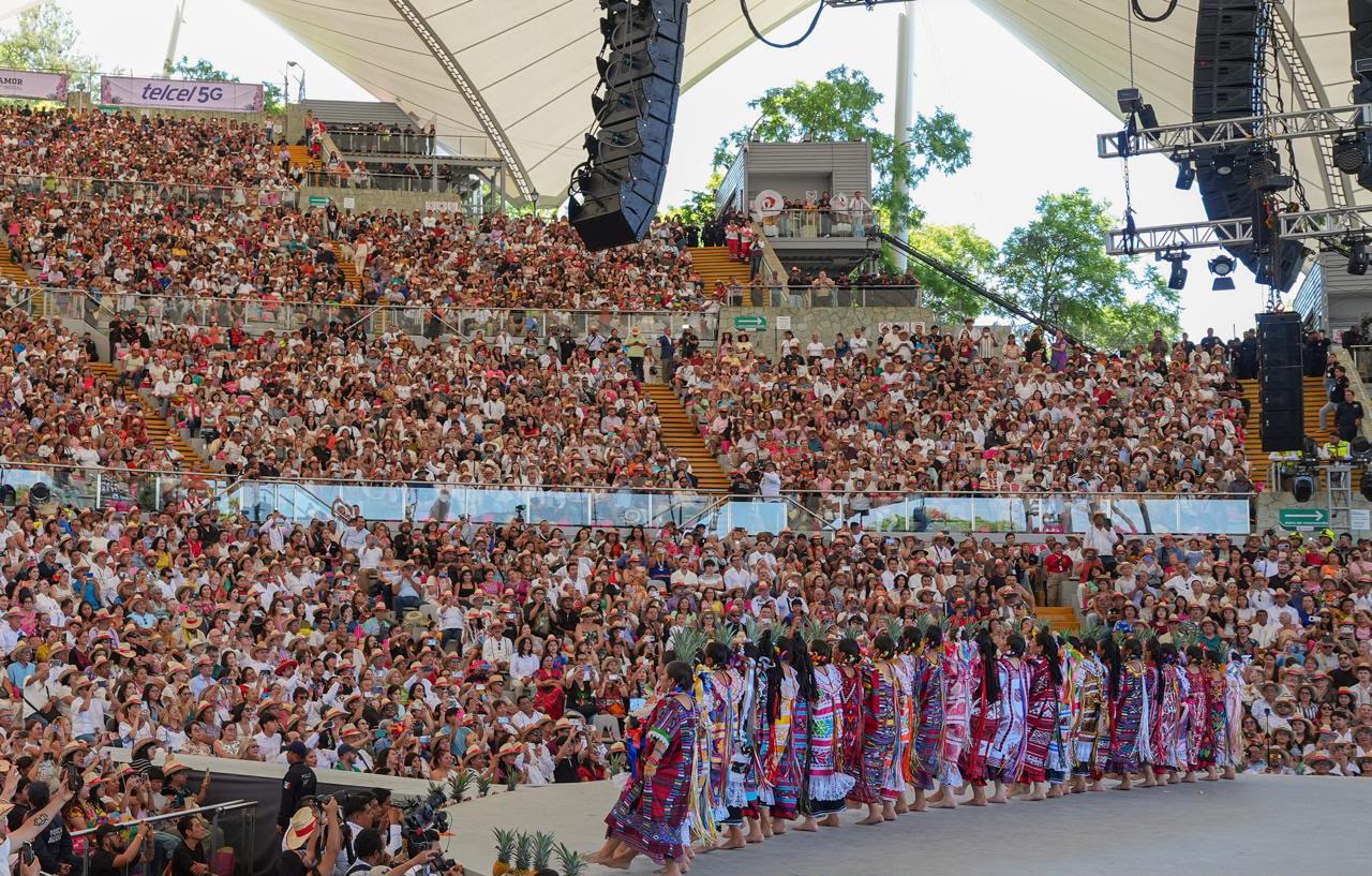 ¡Viva la Guelaguetza!, cautiva Primer Lunes del Cerro 2026 el corazón de más de 11 mil asistentes ¡Viva la Guelaguetza!, cautiva Primer Lunes del Cerro 2026 el corazón de más de 11 mil asistentes