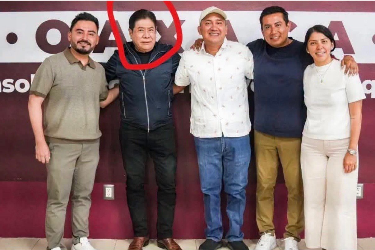 LA LIDER NACIONAL DE MORENA MONTIEL ‘TUMBA’ A COCO LEÓN, GALLO Y LE CORRIGE LA PLANA A MORENA OAXACA. LA LIDER NACIONAL DE MORENA MONTIEL ‘TUMBA’ A COCO LEÓN, GALLO Y LE CORRIGE LA PLANA A MORENA OAXACA.