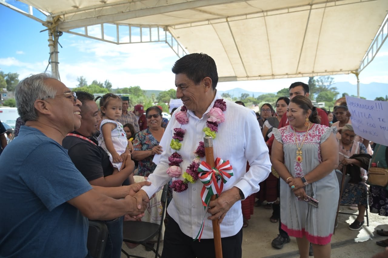 Inaugura Gobernador de Oaxaca puente vehicular en Mitla que mejora el desplazamiento de la población