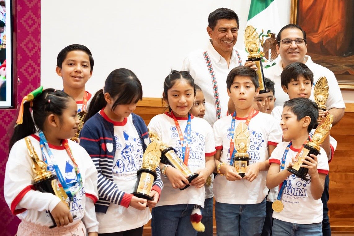 Reconoce Gobierno de Salomón Jara a niñas y niños que pusieron en alto a Oaxaca en concurso internacional de aritmética