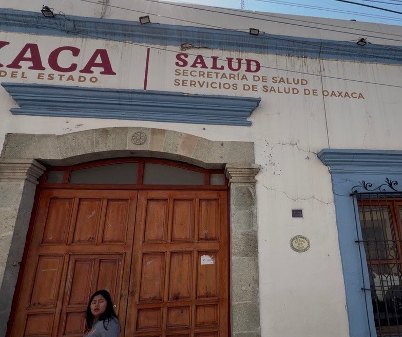 FUNCIONARIO QUE FUE DESPEDIDO POR EL GOBERNADOR DE OAXACA POR COMETER ACTOS DE CORRUPCIÓN, VOLVIÓ A SER RECONTRATADO Y, AHORA COMETE FRAUDE CON LA RETENCIÓN DE CONTRAPRESTACIONES Y COMPRAS INDEBIDAS. FUNCIONARIO QUE FUE DESPEDIDO POR EL GOBERNADOR DE OAXACA POR COMETER ACTOS DE CORRUPCIÓN, VOLVIÓ A SER RECONTRATADO Y, AHORA COMETE FRAUDE CON LA RETENCIÓN DE CONTRAPRESTACIONES Y COMPRAS INDEBIDAS.