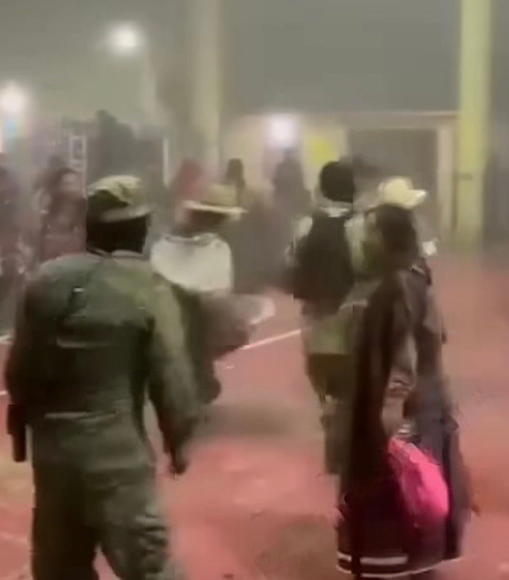 ARMAS Y ENCAPUCHADOS REAVIVAN LA ALERTA EN LA REGIÓN TRIQUI. ARMAS Y ENCAPUCHADOS REAVIVAN LA ALERTA EN LA REGIÓN TRIQUI.