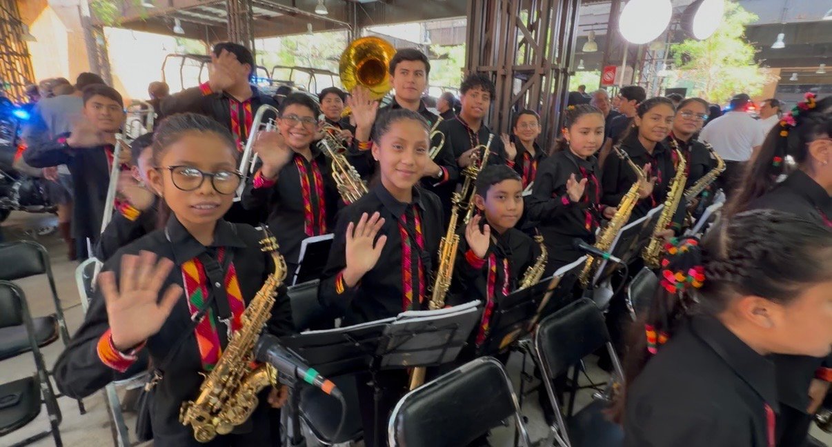 ORQUESTA DE NIÑOS INDÍGENAS DE TLAXIACO SE PRESENTA CON ÉXITO EN LA PLAZA SAN PEDRO DEL VATICANO ORQUESTA DE NIÑOS INDÍGENAS DE TLAXIACO SE PRESENTA CON ÉXITO EN LA PLAZA SAN PEDRO DEL VATICANO