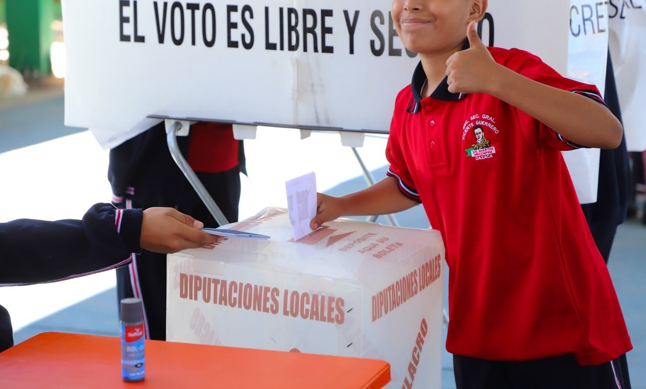 El IEEPCO lleva Elecciones Escolares 2026 a la Secundaria “Vicente Guerrero”