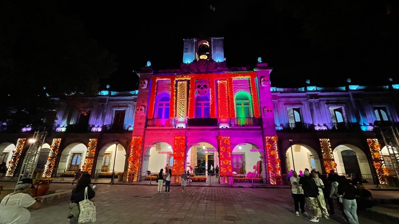 CON MISTICISMO, TRADICIÓN, MÚSICA Y COLOR OAXACA DISFRUTA DE SU FIESTA DE MUERTOS